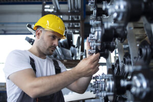 Como São Feitas as Manutenções em Equipamentos Industriais